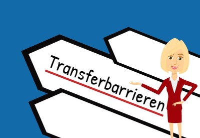Das Bild zeigt Trainerin Marlene Braun vor einem nach oben zeigenden Pfeil mit der Aufschrift: Transferbarrieren.
